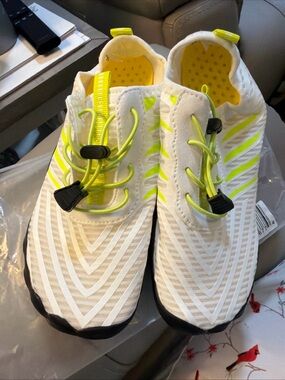 Grounded Men 5 or Women 6.5 White & Neon Yellow Water Shoes Lightweight Slip-On